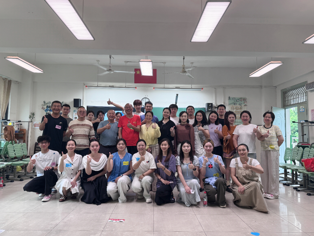 图:育才二小教师团建合影当破冰时的真诚化作协作中的默契,当个人的